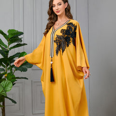 تمتع براحة وأناقة الجلابية المزينة بالخرز والتطريزات والتفاصيل