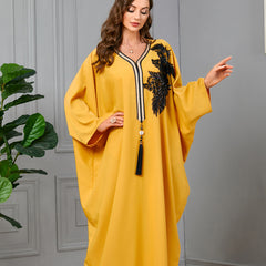 تمتع براحة وأناقة الجلابية المزينة بالخرز والتطريزات والتفاصيل