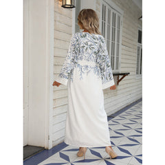 رداء طويل أنيق مطبوع باللون الأبيض للنساء