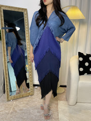 فستان بفتحة رقبة على شكل حرف V