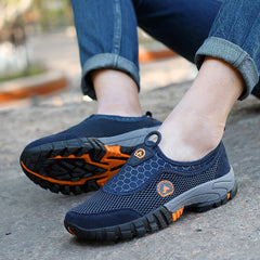 2021 summer new outdoor sports shoes men's lazy shoes cover foot mesh casual breathable hiking shoes middle-aged and elderly shoes