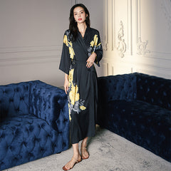 بيجامة من الحرير الجليدي لعام 2022 ثوب نوم نسائي للربيع والخريف ملابس منزلية من الشيفون والساتان الزهري يمكن ارتداؤها في الخارج