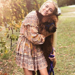 فستان نسائي قصير من Happie Queens مطبوع عليه زهور بأربطة وشرابة للشاطئ بوهيمي فستان قصير للسيدات بياقة على شكل V وكشكشة صيفي بوهو فستان فيستيدوس