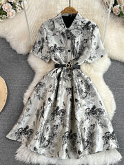 الراقية الرجعية قصيرة الأكمام طية صدر السترة الخصر التخسيس الرسم بالحبر المطبوع فستان الأورجانزا الصيف