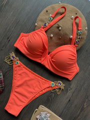 ملابس سباحة مرصعة بالألماس والكريستال بلون سادة مجمعة