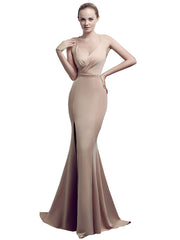 فستان سهرة طويل مثير بأطراف منقسمة بلون موحد من Ma'am
