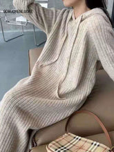 سترة نسائية جديدة لخريف وشتاء 2023 بغطاء للرأس بلون سادة وأكمام طويلة