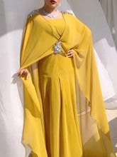 Elegant chiffon dress with diamond waist and hem slit