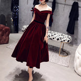 Ladies One-Shoulder Mid-Length Velvet Party Evening Dress.