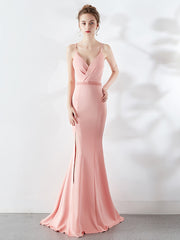 فستان سهرة طويل مثير بأطراف منقسمة بلون موحد من Ma'am