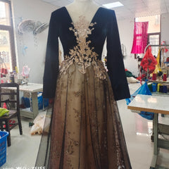 Best-selling new annual meeting evening dress female 2022 new banquet dignified temperament celebrity black long-sleeved evening dress