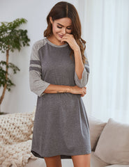 فساتين ملابس نسائية أوروبية وأمريكية شعبية لفصلي الربيع والصيف مع خطوط ملونة متباينة ورقبة مستديرة للارتداء المنزلي والبيجامات