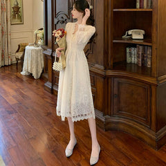 فستان 2023 دانتيل أنيق وحلو فرنسي للشارع سترة نسائية لطيفة وجذابة بأكمام طويلة ورقبة على شكل حرف v ريترو 4*24