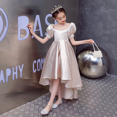 فستان منصة عرض للأطفال 2023 فستان بناتي جديد بأكمام منتفخة من الساتان على طراز المحكمة فستان عرض للفتيات الصغيرات