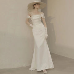 Hot selling new French retro light wedding dress bride 2022 new white simple atmosphere slim small tail go out satin dress