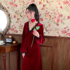 ملابس نوم نسائية بأكمام طويلة من المخمل فستان نوم خريفي وشتوي دافئ عتيق ذهبي مخملي قمصان نوم برقبة على شكل حرف v من الدانتيل بيجامات نوم