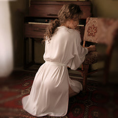 The source factory of artificial silk bathrobes custom-produces European and American lace foreign trade sources cross-border sexy pajamas and home wear