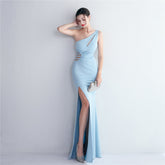 Long one-shoulder thank-you feast, slim-fit mermaid skirt.
