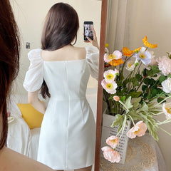 فستان سلسلة 2023A للسيدات بياقة مربعة بيضاء تصميم غير رسمي صغير موضة شعبية جماليات الحفلات اللطيفة موضة أنيقة غير رسمية جديدة 3*31