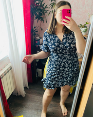 فساتين نسائية صيف 2022 فستان مثير بياقة على شكل V مطبوع عليه زهور فستان شاطئ بوهو مكشكش وأكمام قصيرة فستان قصير على شكل حرف A فستان صيفي ملفوف