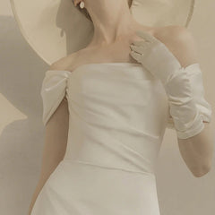 Hot selling new French retro light wedding dress bride 2022 new white simple atmosphere slim small tail go out satin dress