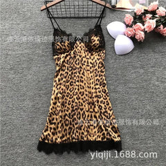 طقم بيجامات نسائي جديد موديل 2023 مكون من أربع قطع مثير من الحرير الجليدي الأوروبي والأمريكي بطبعة الفهد تنورة بحمالات قصيرة خدمة منزلية