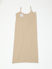 أوروبا والولايات المتحدة تدخلان تنورة الورك الجديدة الضيقة والملائمة للجسم