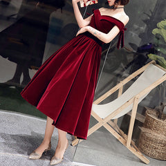 Ladies One-Shoulder Mid-Length Velvet Party Evening Dress.