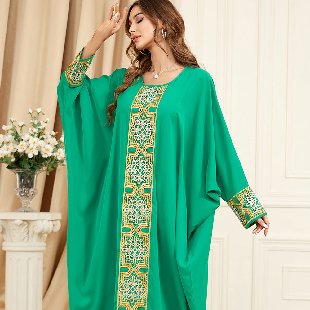 Jalabiya Comfortably elegant jalabiya with loose batwing sleeves and embroidered appliques