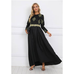 Fashionable and elegant Muslim women's embroidered long dress