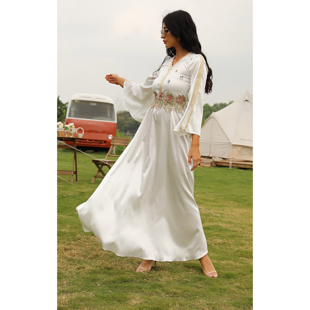 Muslim women's elegant long dress in pure white with long sleeves