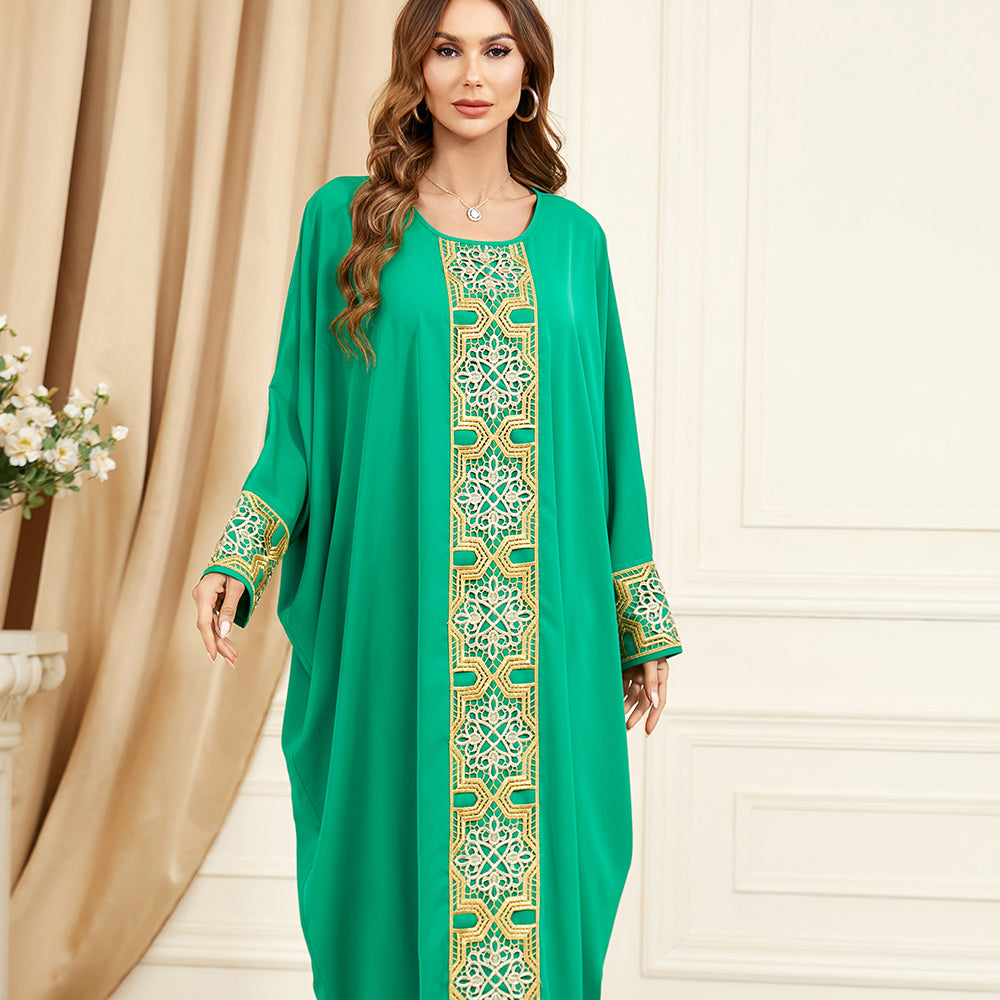 Jalabiya Comfortably elegant jalabiya with loose batwing sleeves and embroidered appliques