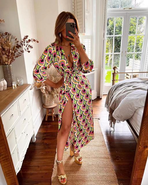 فستان نسائي مثير بفتحة على الخصر ورقبة على شكل حرف V 