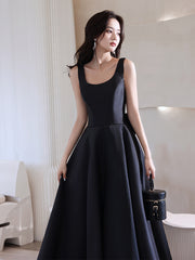 Black evening dress women's new 2023 Hepburn style banquet temperament host art test dress annual meeting evening dress