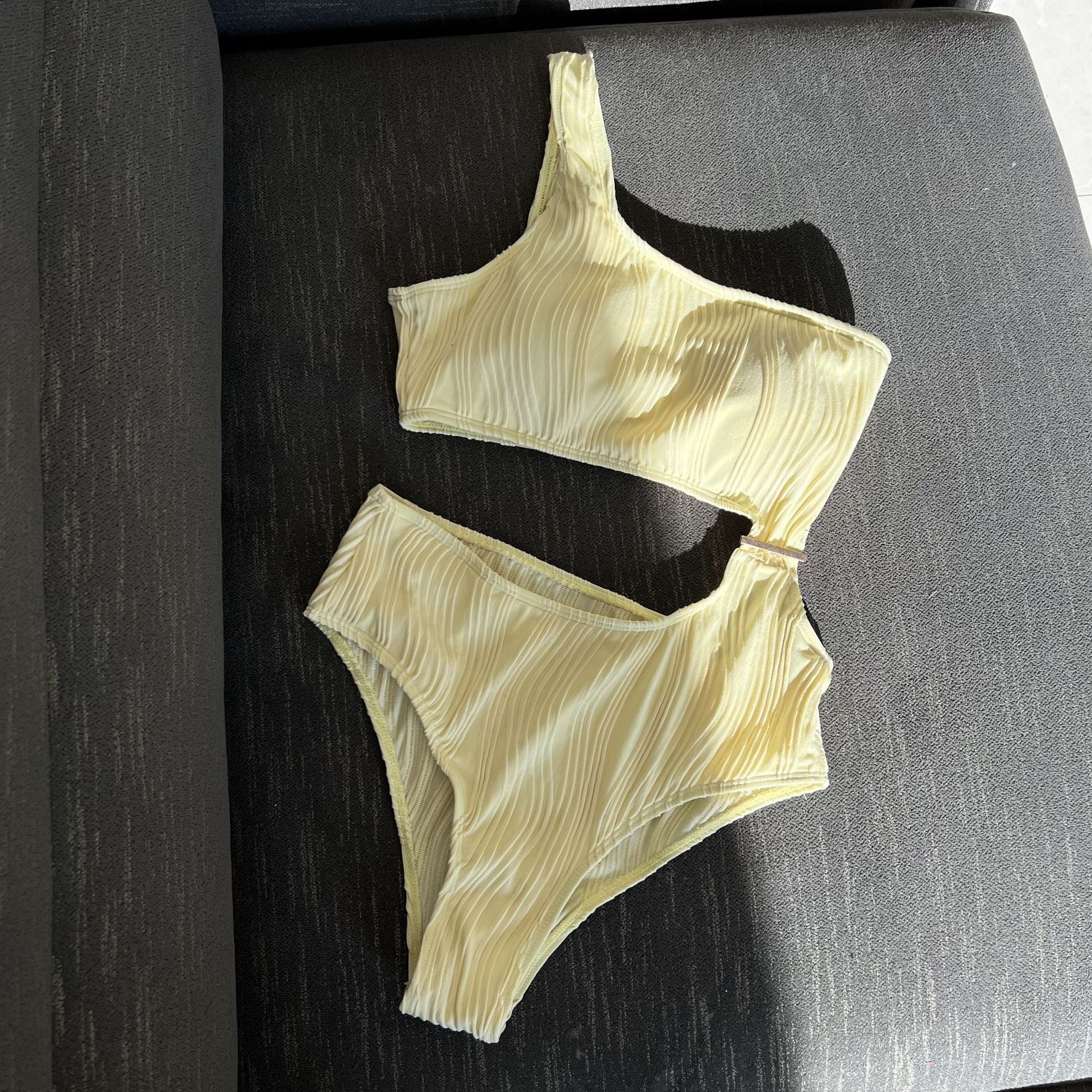New textured cloth sexy hollow one-piece swimsuit bikini.