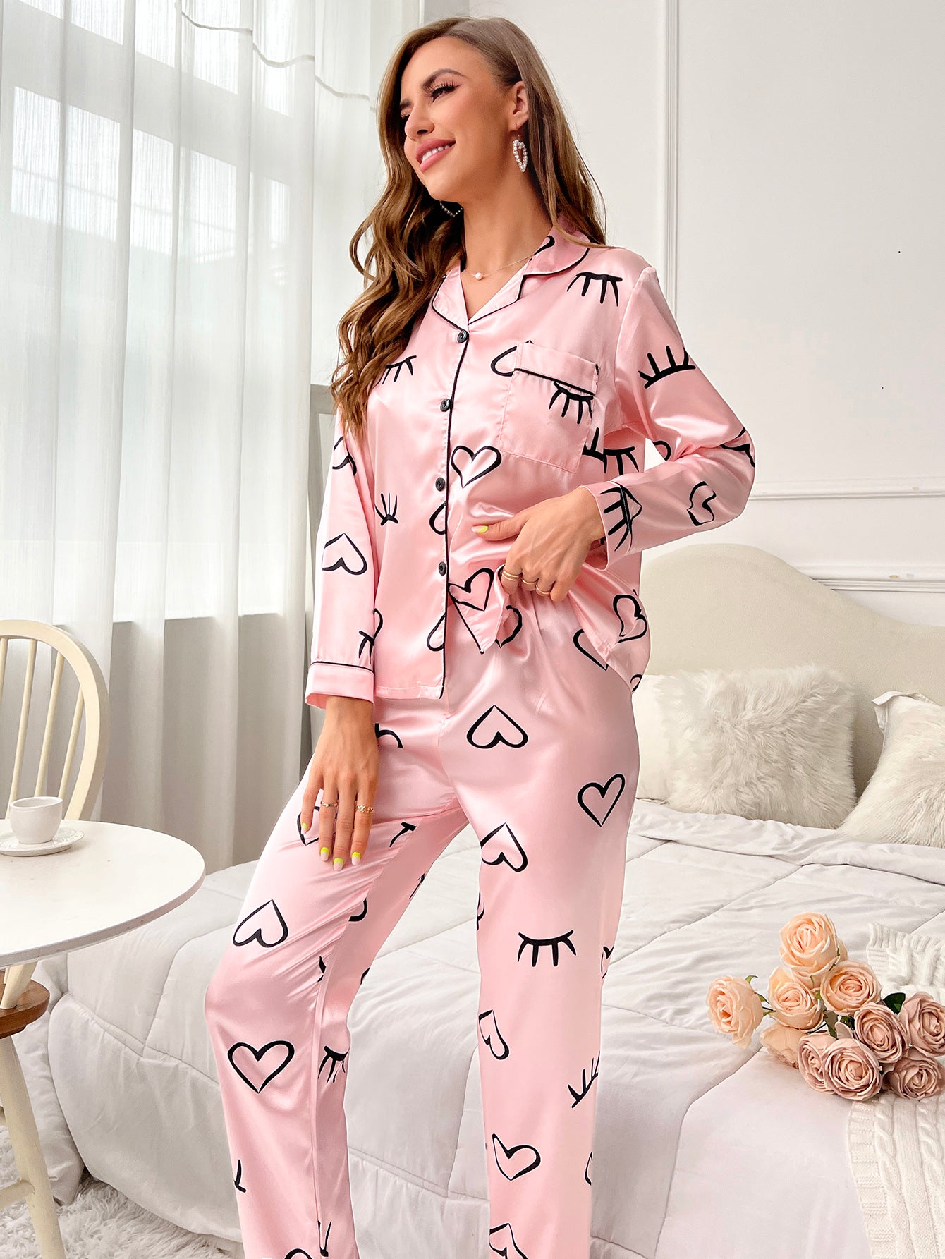Women's fashion  short-sleeved trousers loungewear can be worn outside  silk pajamas set