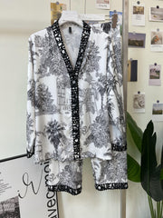 طقم بيجامات من الحرير الجليدي الثقيل بنمط الربيع والخريف 2023 نمط بسيط وخفيف يمكن الخروج ملابس منزلية بأكمام طويلة طقم مكون من قطعتين 