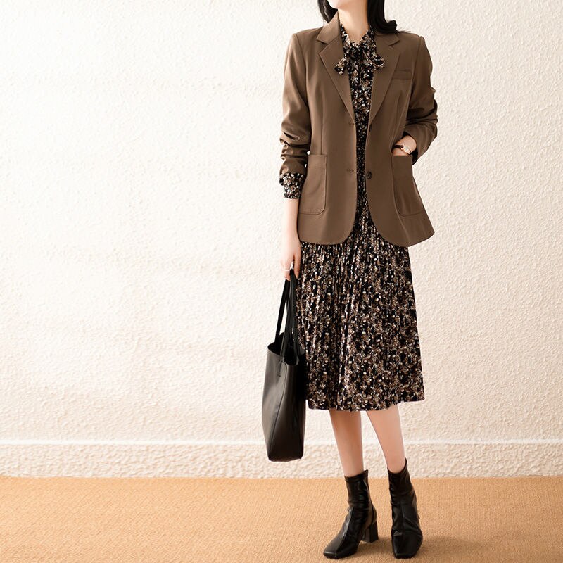 فستان شيفون منقوش عليه زهور فستان خريفي نسائي 2022 نمط جديد الخصر يظهر مزاجه النحيف ضوء عتيق مطبوخ الرياح تنورة طويلة بطيات