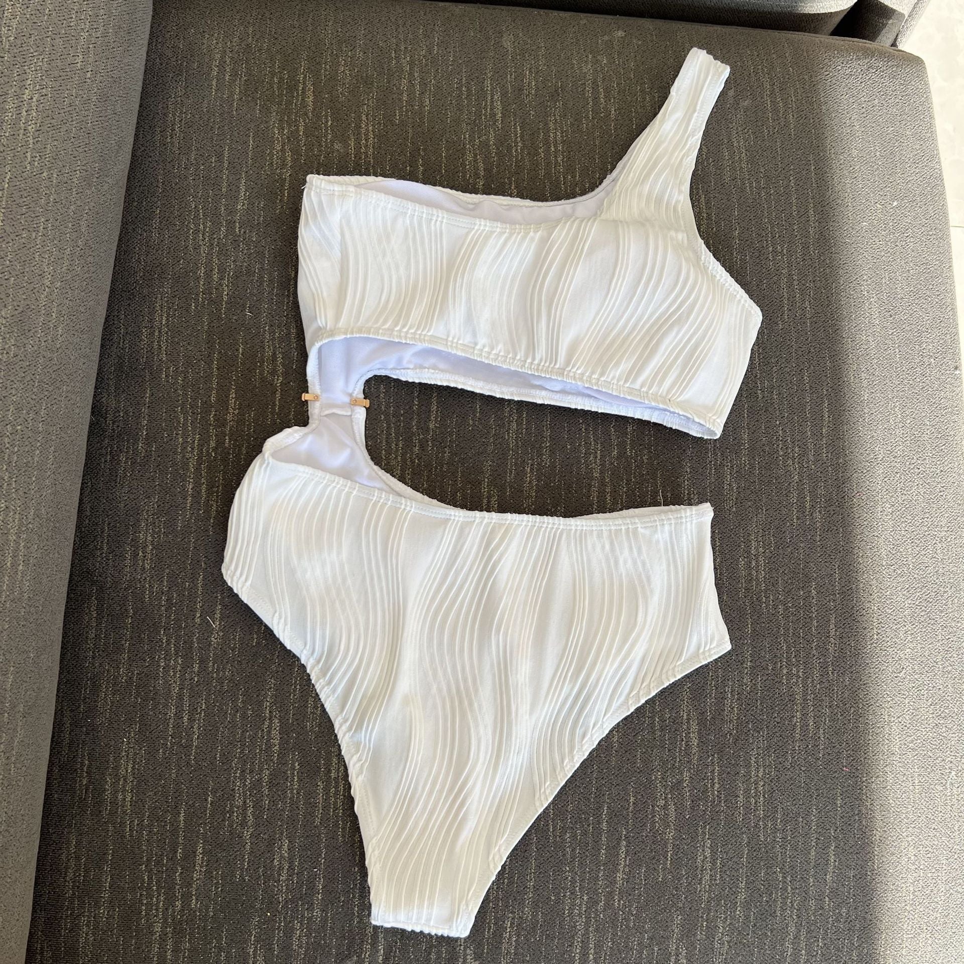 New textured cloth sexy hollow one-piece swimsuit bikini.