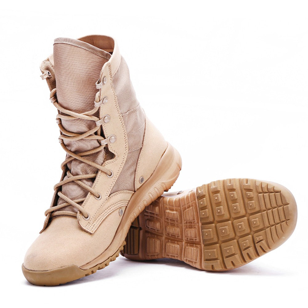 Man outdoors Lightweight Boots