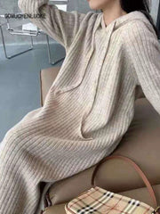 سترة نسائية جديدة لخريف وشتاء 2023 بغطاء للرأس بلون سادة وأكمام طويلة 