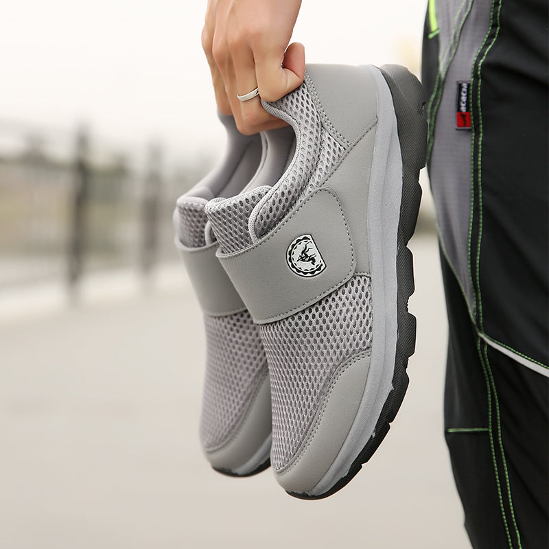 Men's Outdoor Hiking Shoes Mesh Breathable Slip-ons Sneakers Comfortable Middle-aged And Elderly Walking Shoes  Hiking Shoes Size 38-46