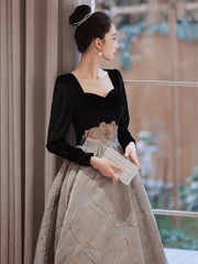 Evening dress women's 2022 autumn and winter new temperament annual meeting host birthday velvet long-sleeved dress