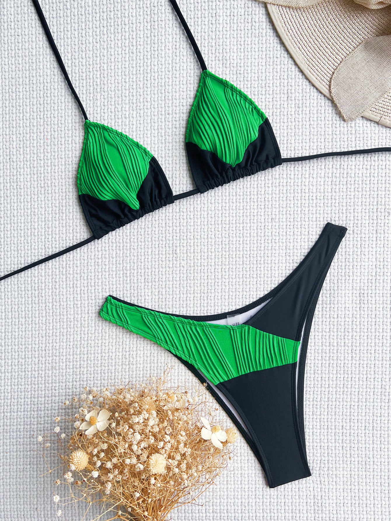 Chan double new bikini color matching swimsuit European and American sexy swimsuit female stitching swimsuit strap bikini