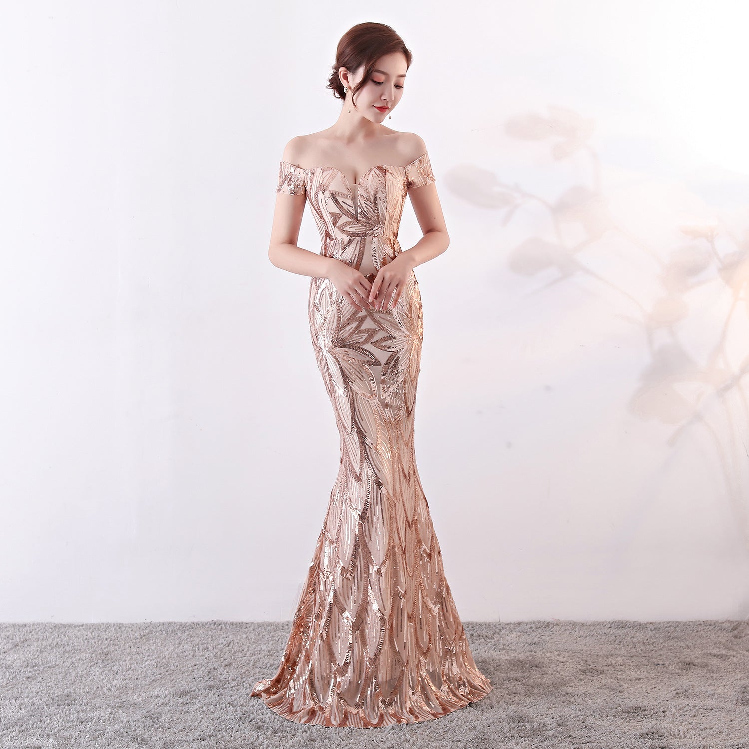 Hot selling new shoulder dress long fishtail sequined evening dress slim and slim banquet evening dress host dress