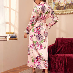 The source factory of artificial silk bathrobes custom-produces European and American lace foreign trade sources cross-border sexy pajamas and home wear