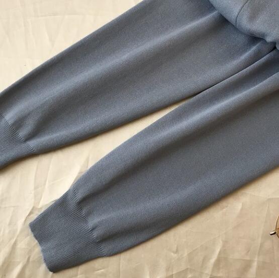 Casual fashion suit for small women who looks taller, younger and younger