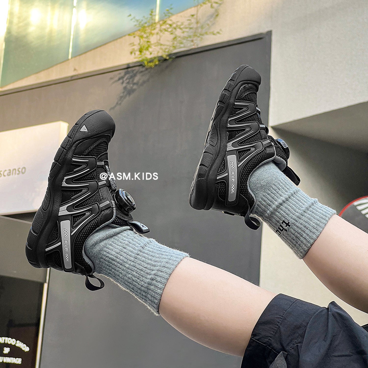 Children's shoes 2023 autumn children's outdoor sports shoes boys and girls rotary buckle soft bottom hiking shoes running shoes