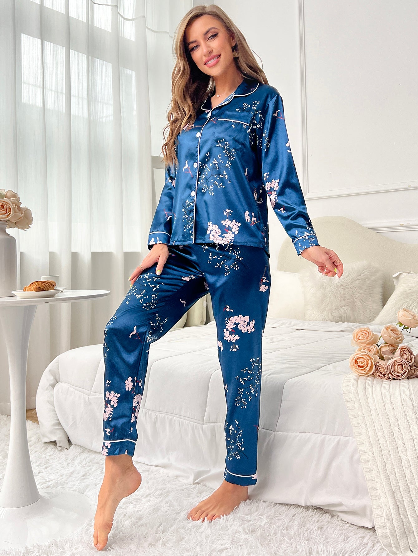 Women's fashion  short-sleeved trousers loungewear can be worn outside  silk pajamas set