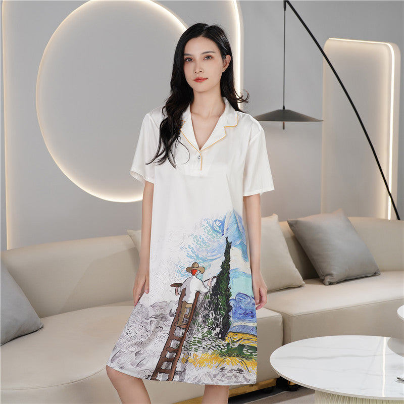 قميص نوم من الحرير الجليدي للسيدات ذو طية صدر السترة بأكمام قصيرة وتنورة قميص حريرية بطباعة شخصية غير رسمية تنورة قصيرة الأكمام للمنزل للبيع بالجملة 